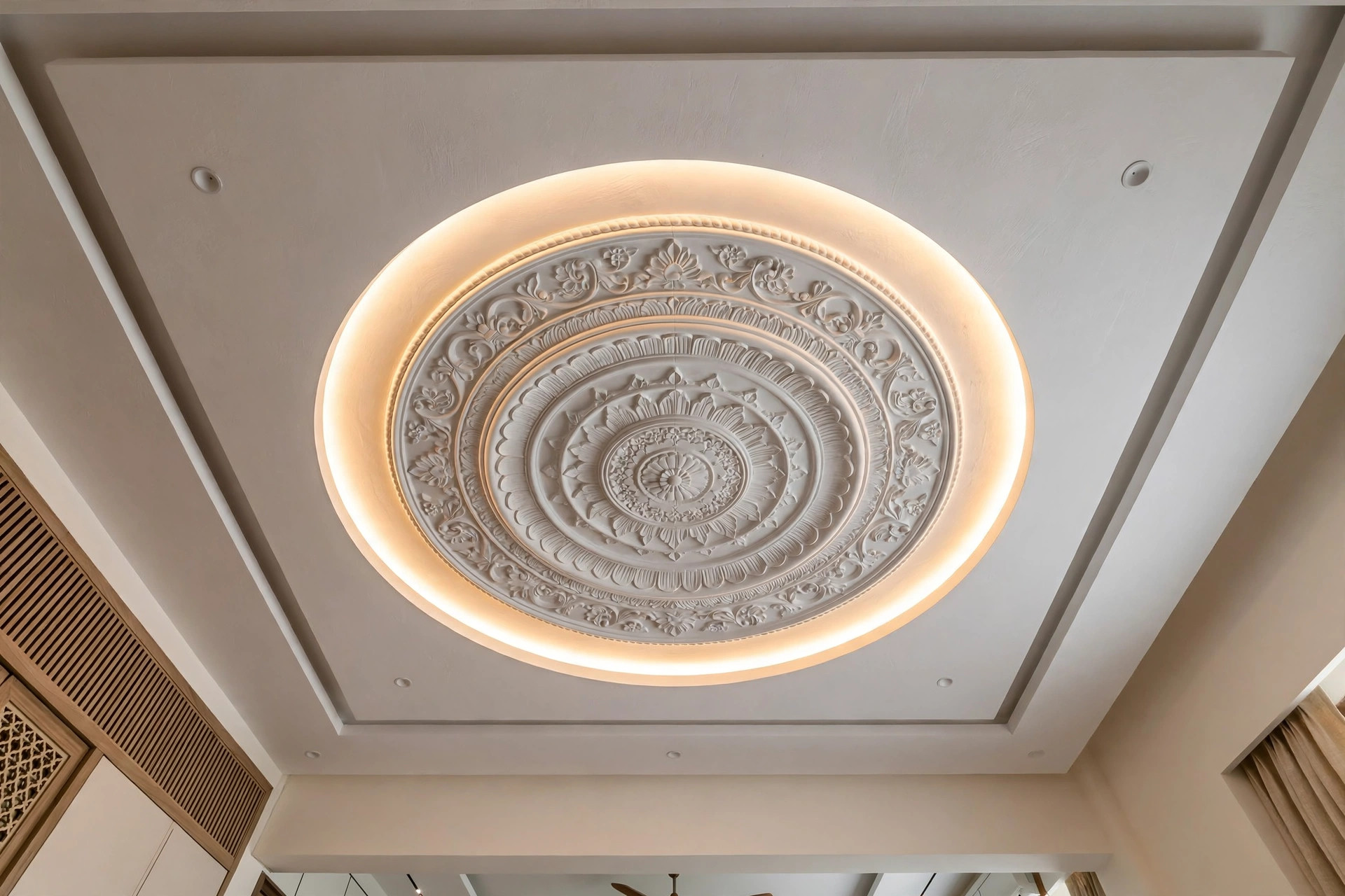 Square bedroom ceiling with a circular medallion recess at the centre