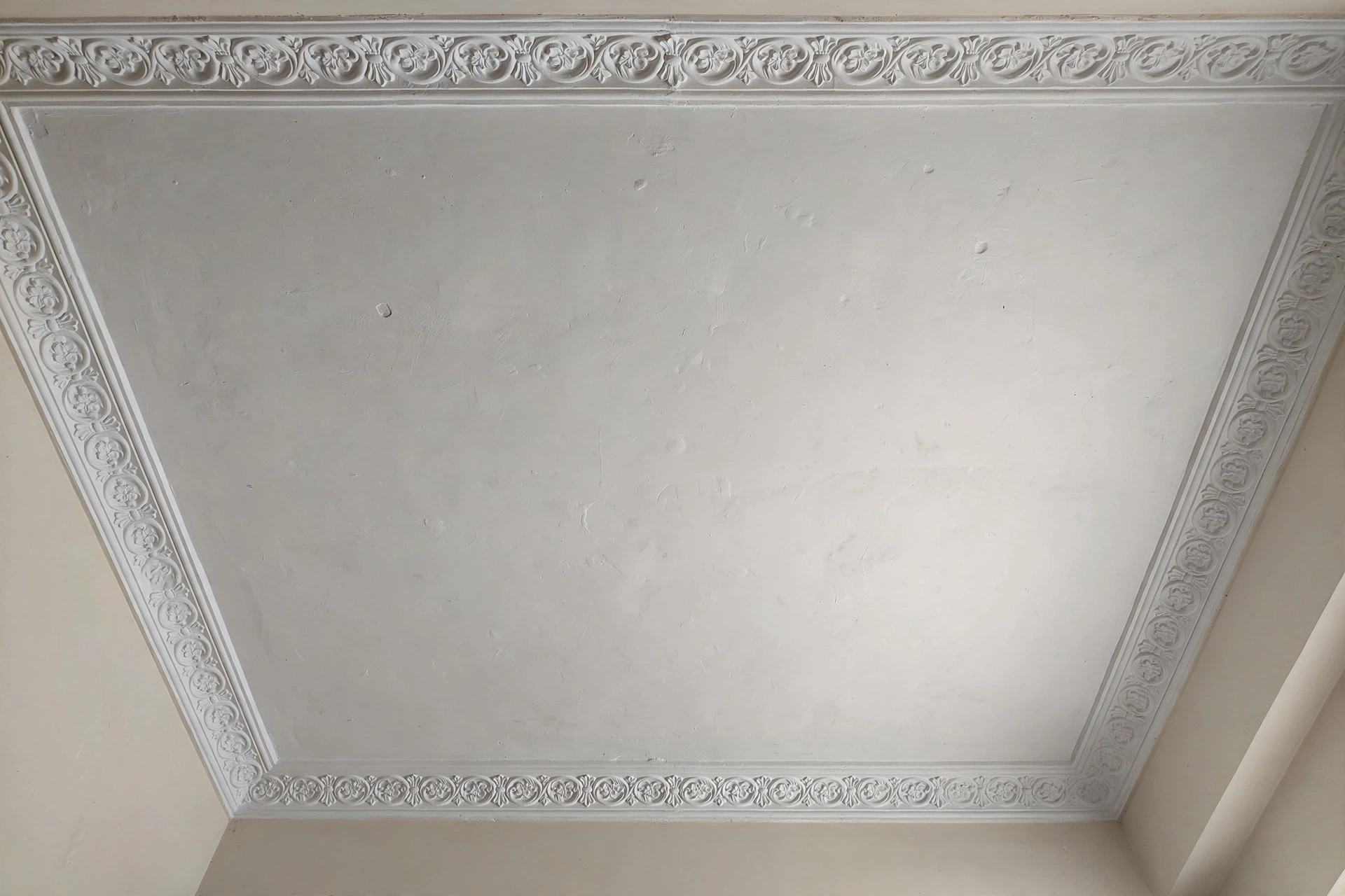 Bedroom with a simple POP cornice border around the ceiling perimeter