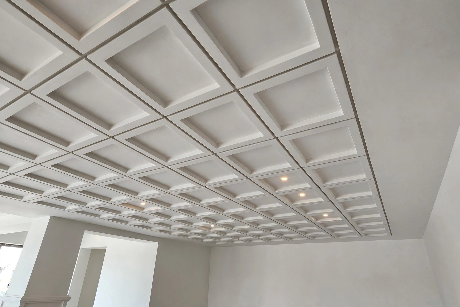 Hall ceiling with simple geometric groove patterns